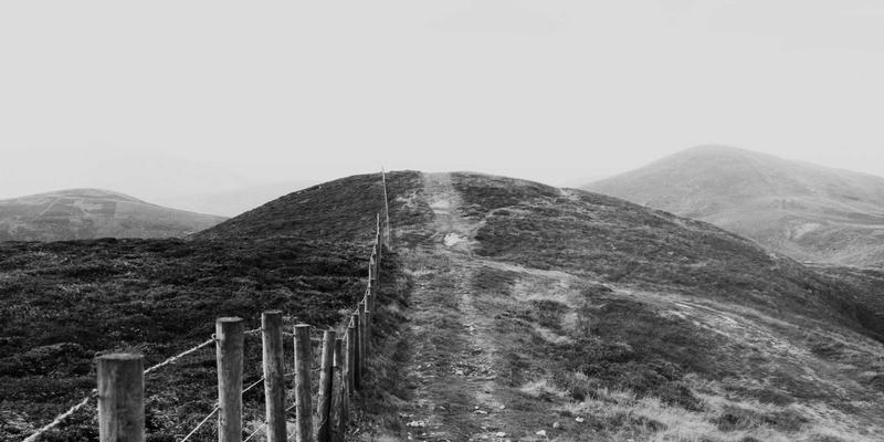 系统架构与控制论视角下的消息队列选型：Kafka、RabbitMQ与Pulsar深度对比